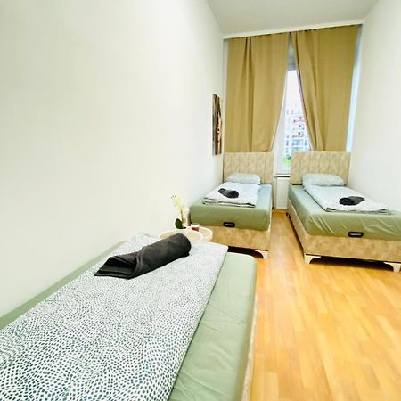 Bright 5Br Shared Apartment W Great Transport Link Bécs Kültér fotó