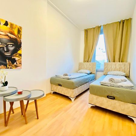 Bright 5Br Shared Apartment W Great Transport Link Bécs Kültér fotó