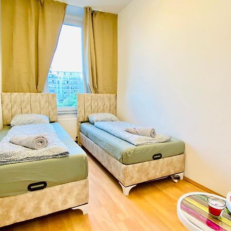 Bright 5Br Shared Apartment W Great Transport Link Bécs Kültér fotó