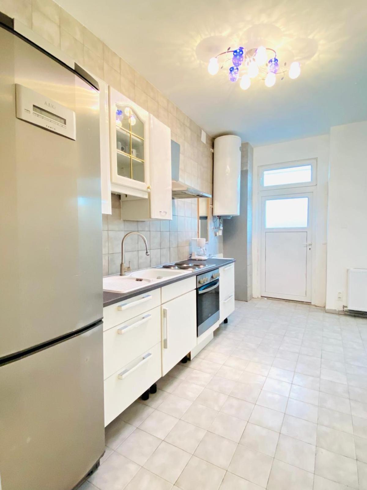 Bright 5Br Shared Apartment W Great Transport Link Bécs Kültér fotó