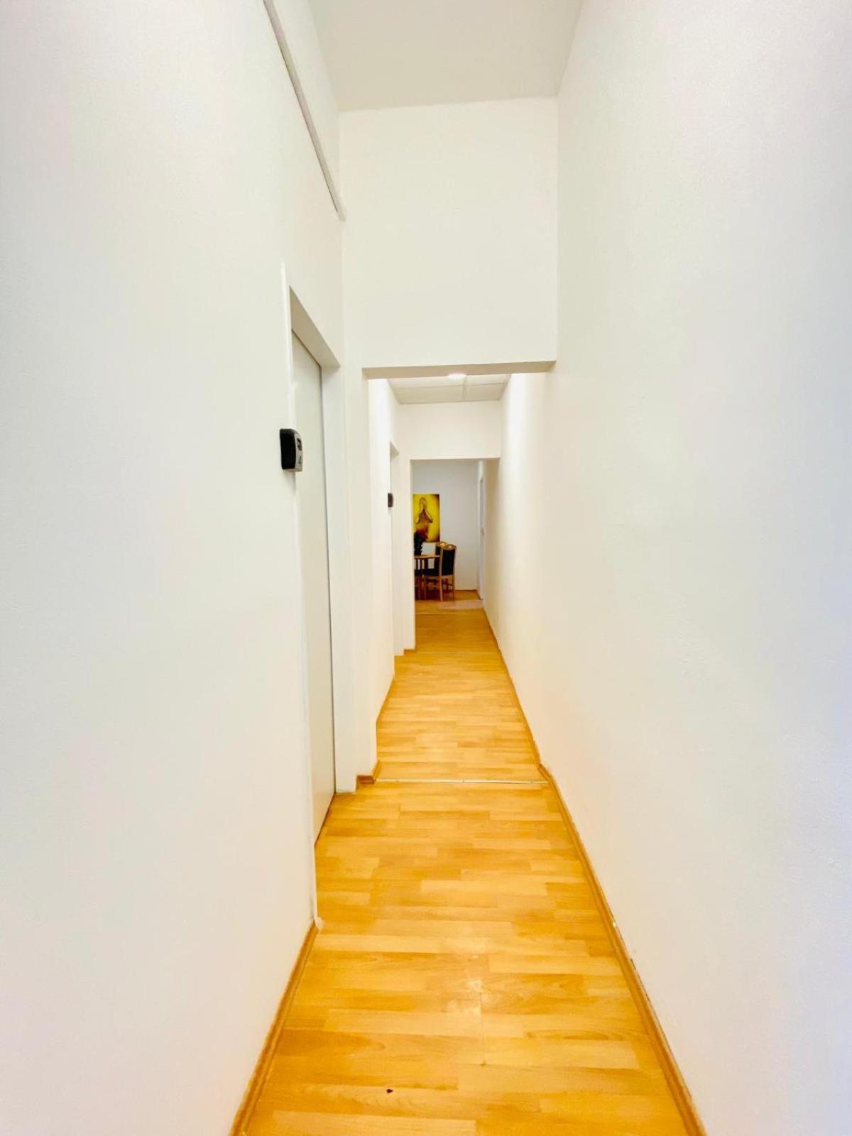 Bright 5Br Shared Apartment W Great Transport Link Bécs Kültér fotó