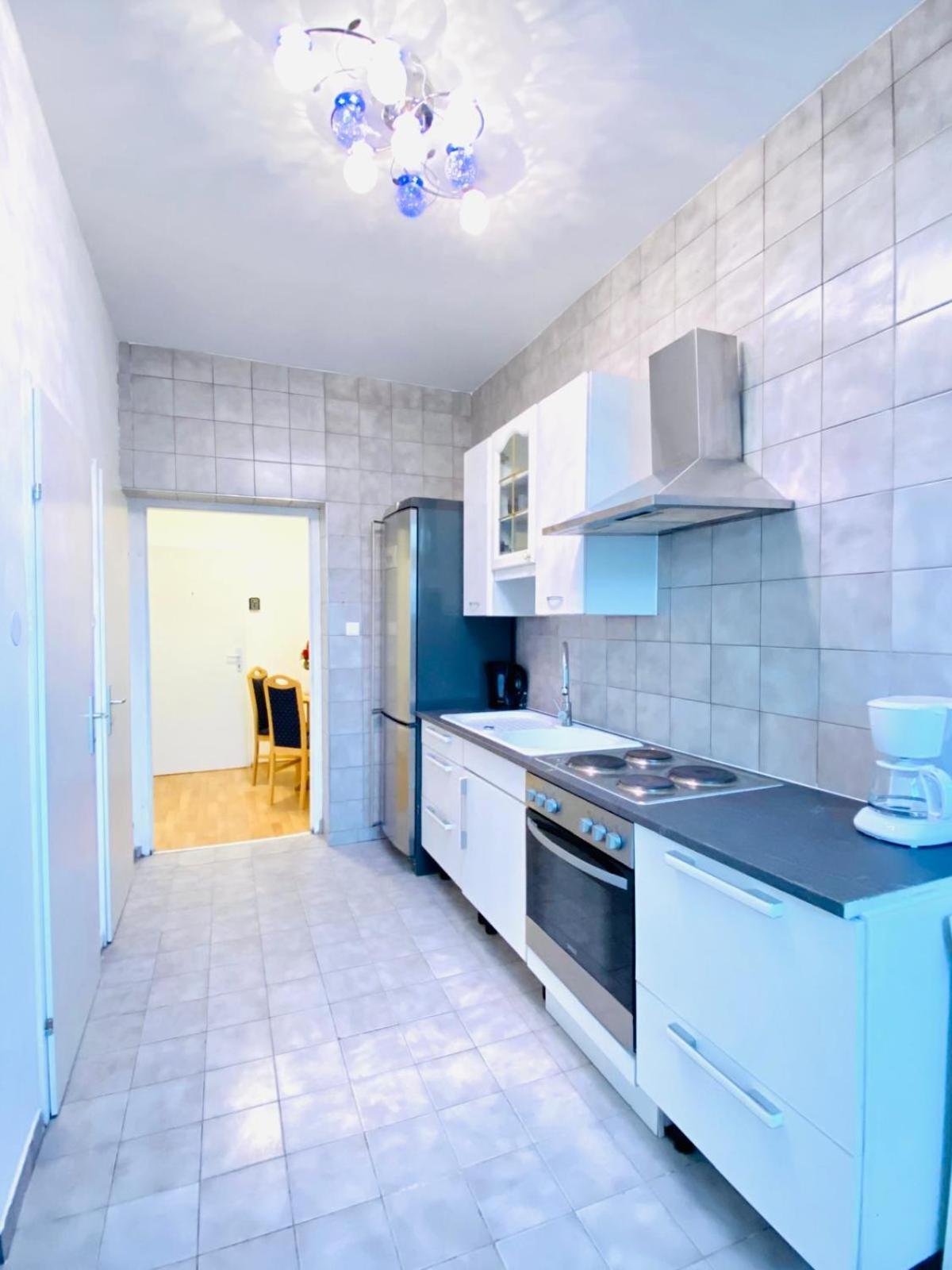 Bright 5Br Shared Apartment W Great Transport Link Bécs Kültér fotó
