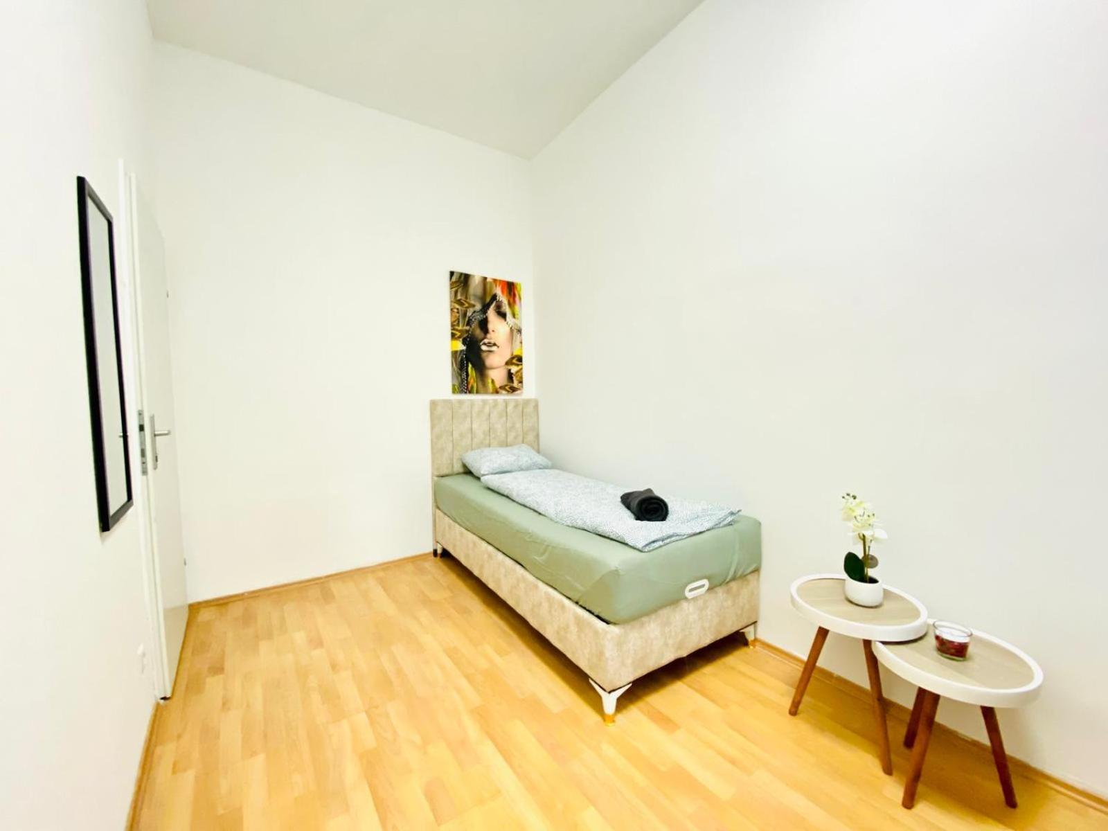 Bright 5Br Shared Apartment W Great Transport Link Bécs Kültér fotó