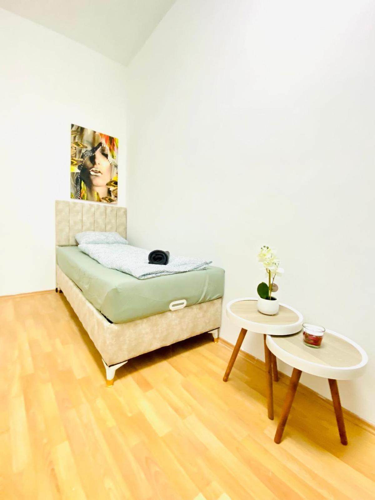 Bright 5Br Shared Apartment W Great Transport Link Bécs Kültér fotó