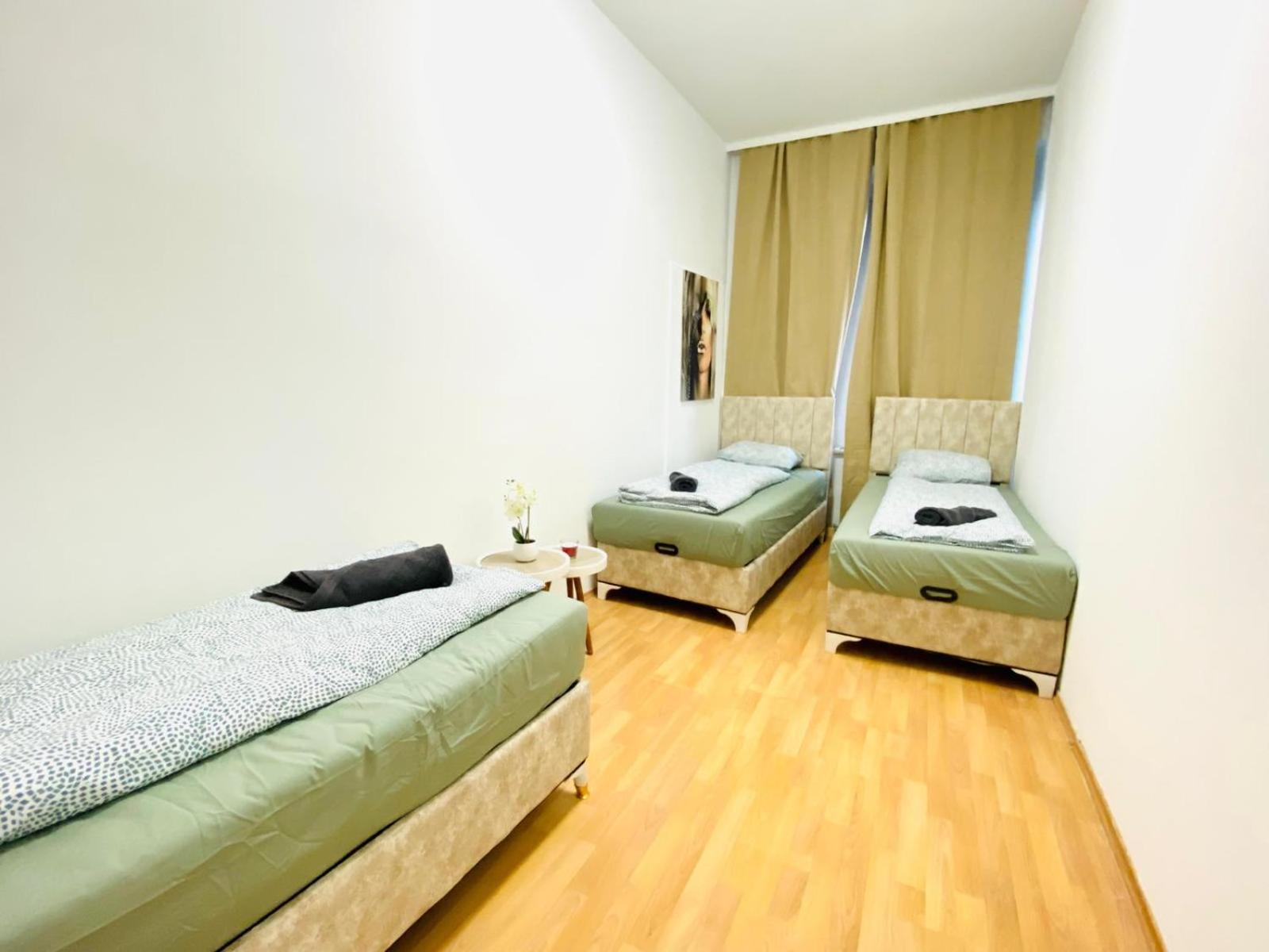 Bright 5Br Shared Apartment W Great Transport Link Bécs Kültér fotó