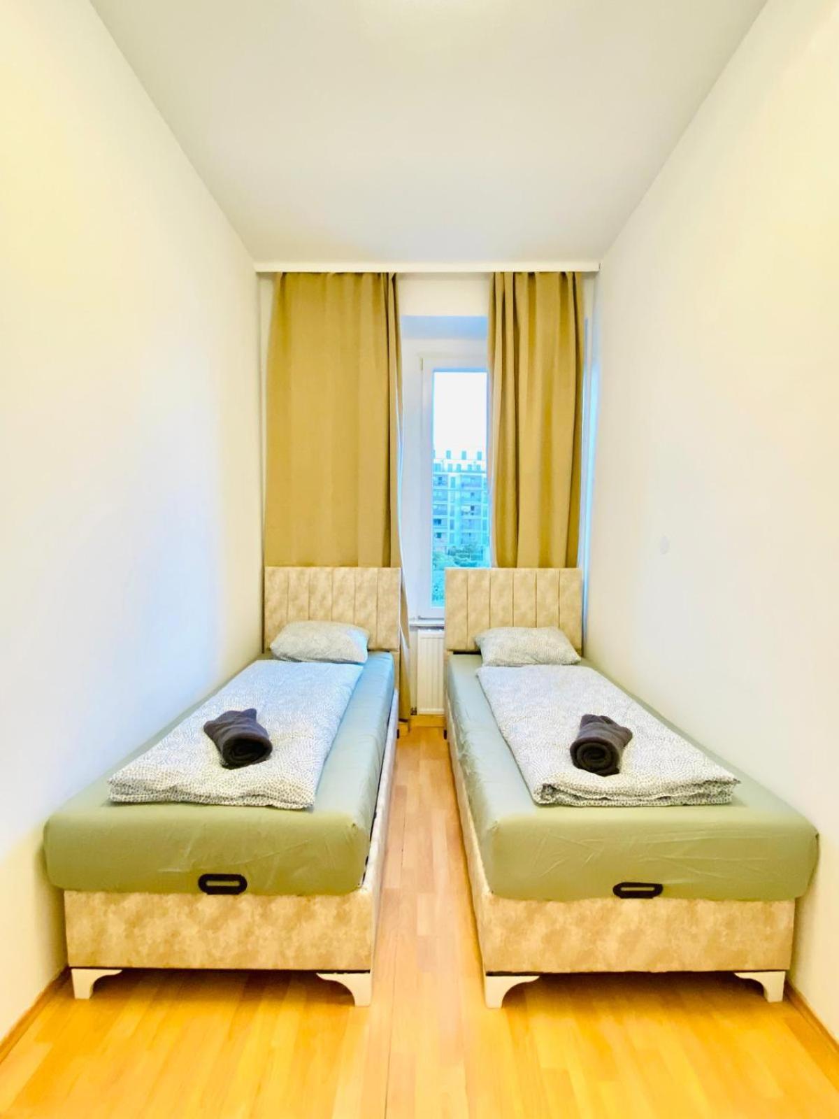 Bright 5Br Shared Apartment W Great Transport Link Bécs Kültér fotó