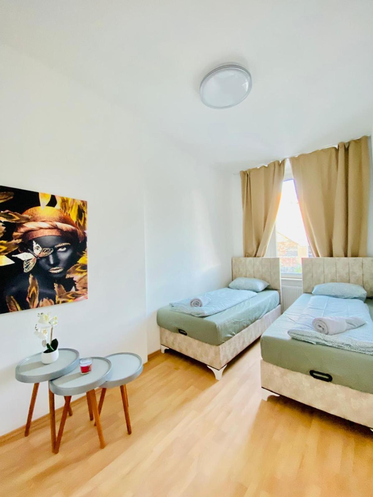 Bright 5Br Shared Apartment W Great Transport Link Bécs Kültér fotó