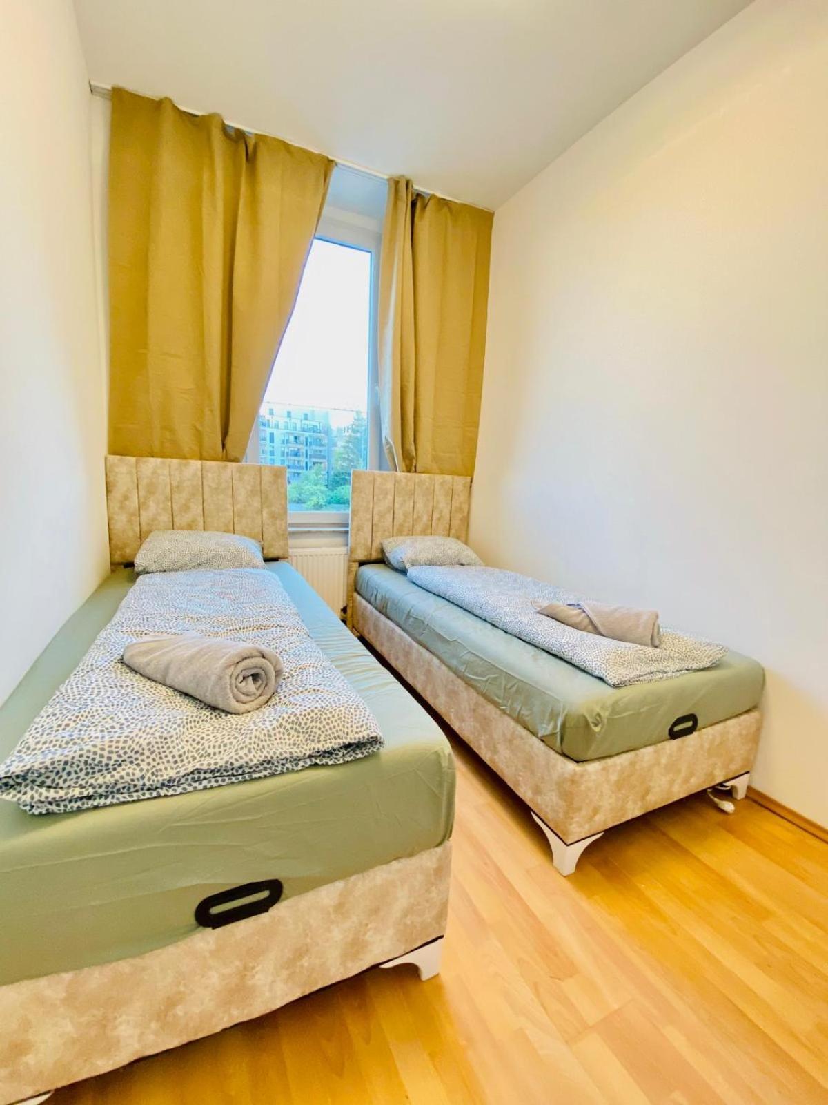 Bright 5Br Shared Apartment W Great Transport Link Bécs Kültér fotó