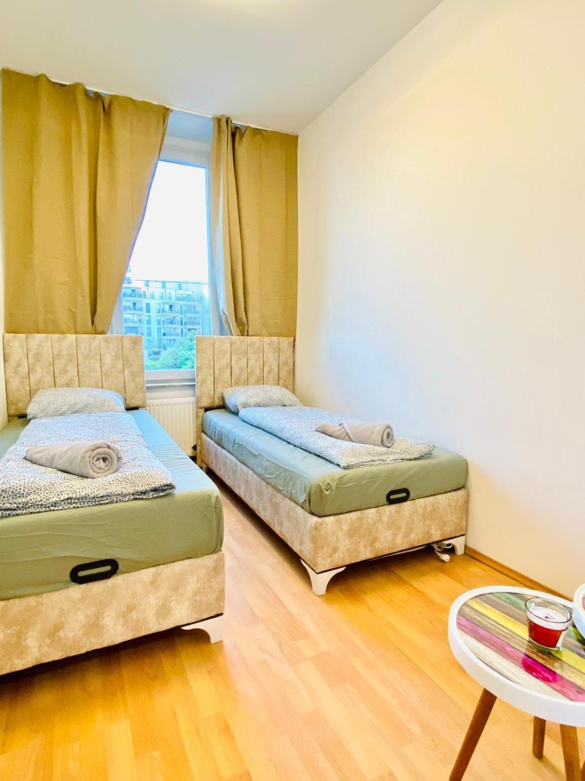 Bright 5Br Shared Apartment W Great Transport Link Bécs Kültér fotó